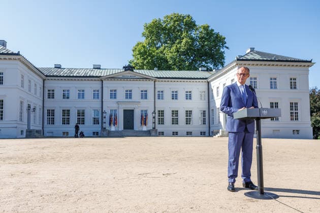 Kabinettsklausur im Schloss Neuhardenberg Bundeskanzler Friedrich Merz (CDU) bei einer Kabinettsklausur am 25.08.26 im Schloss Neuhardenberg in Brandenburg. Brandenburg Deutschland Schloss Neuhardenberg *** Cabinet Retreat at Neuhardenberg Castle: Federal Chancellor Friedrich Merz (CDU) at a cabinet retreat on August 25, 1926, at Neuhardenberg Castle in Brandenburg, Germany; Neuhardenberg Castle