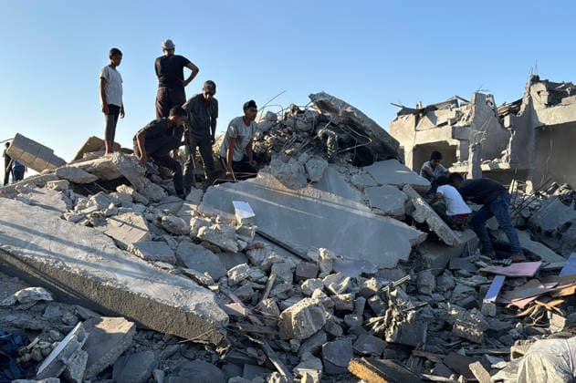 Palestinians Inspect Damage After Israeli Strike in Deir el-Balah Palestinians inspect destruction caused by an Israeli strike that hit residents’ homes, displacement tents and a food aid warehouse in Deir el-Balah, in the central Gaza Strip, on August 25, 2026. The strike took place the previous evening after an Israeli warning ordering residents to evacuate the area. Photo by Ahmed Ibrahim apaimages Deir al-Balah Gaza Palestinian Territory 250826_Deir_al-Balah_AI_00(15) Copyright: xapaimagesxAhmedxIbrahimx xapaimagesx