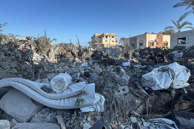 Palestinians Inspect Damage After Israeli Strike in Deir el-Balah Palestinians inspect destruction caused by an Israeli strike that hit residents’ homes, displacement tents and a food aid warehouse in Deir el-Balah, in the central Gaza Strip, on August 25, 2026. The strike took place the previous evening after an Israeli warning ordering residents to evacuate the area. Photo by Ahmed Ibrahim apaimages Deir al-Balah Gaza Palestinian Territory 250826_Deir_al-Balah_AI_00(20) Copyright: xapaimagesxAhmedxIbrahimx xapaimagesx