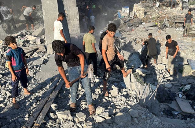 Palestinians Inspect Damage After Israeli Strike in Deir el-Balah Palestinians inspect destruction caused by an Israeli strike that hit residents’ homes, displacement tents and a food aid warehouse in Deir el-Balah, in the central Gaza Strip, on August 25, 2026. The strike took place the previous evening after an Israeli warning ordering residents to evacuate the area. Photo by Ahmed Ibrahim apaimages Deir al-Balah Gaza Palestinian Territory 250826_Deir_al-Balah_AI_00(30) Copyright: xapaimagesxAhmedxIbrahimx xapaimagesx