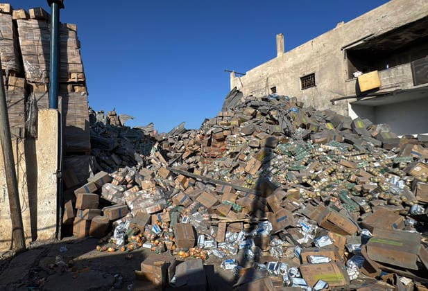 Palestinians Inspect Damage After Israeli Strike in Deir el-Balah Palestinians inspect destruction caused by an Israeli strike that hit residents’ homes, displacement tents and a food aid warehouse in Deir el-Balah, in the central Gaza Strip, on August 25, 2026. The strike took place the previous evening after an Israeli warning ordering residents to evacuate the area. Photo by Ahmed Ibrahim apaimages Deir al-Balah Gaza Palestinian Territory 250826_Deir_al-Balah_AI_00(42) Copyright: xapaimagesxAhmedxIbrahimx xapaimagesx