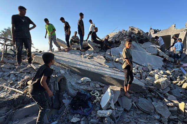 Palestinians Inspect Damage After Israeli Strike in Deir el-Balah Palestinians inspect destruction caused by an Israeli strike that hit residents’ homes, displacement tents and a food aid warehouse in Deir el-Balah, in the central Gaza Strip, on August 25, 2026. The strike took place the previous evening after an Israeli warning ordering residents to evacuate the area. Photo by Ahmed Ibrahim apaimages Deir al-Balah Gaza Palestinian Territory 250826_Deir_al-Balah_AI_00(13) Copyright: xapaimagesxAhmedxIbrahimx xapaimagesx