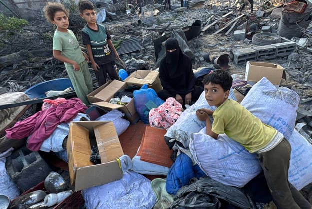 Palestinians Inspect Damage After Israeli Strike in Deir el-Balah Palestinians inspect destruction caused by an Israeli strike that hit residents’ homes, displacement tents and a food aid warehouse in Deir el-Balah, in the central Gaza Strip, on August 25, 2026. The strike took place the previous evening after an Israeli warning ordering residents to evacuate the area. Photo by Ahmed Ibrahim apaimages Deir al-Balah Gaza Palestinian Territory 250826_Deir_al-Balah_AI_00(19) Copyright: xapaimagesxAhmedxIbrahimx xapaimagesx