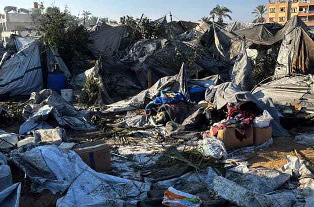 Palestinians Inspect Damage After Israeli Strike in Deir el-Balah Palestinians inspect destruction caused by an Israeli strike that hit residents’ homes, displacement tents and a food aid warehouse in Deir el-Balah, in the central Gaza Strip, on August 25, 2026. The strike took place the previous evening after an Israeli warning ordering residents to evacuate the area. Photo by Ahmed Ibrahim apaimages Deir al-Balah Gaza Palestinian Territory 250826_Deir_al-Balah_AI_00(27) Copyright: xapaimagesxAhmedxIbrahimx xapaimagesx