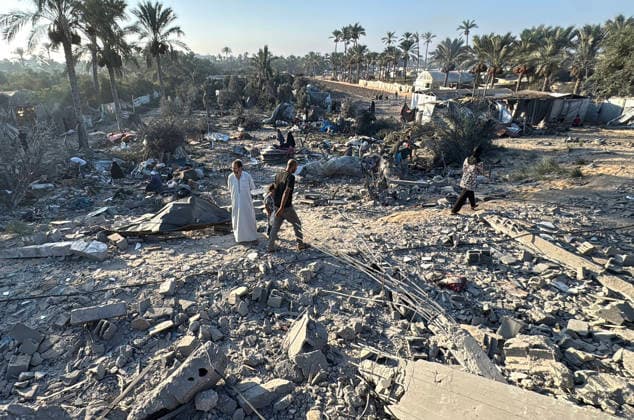 Palestinians Inspect Damage After Israeli Strike in Deir el-Balah Palestinians inspect destruction caused by an Israeli strike that hit residents’ homes, displacement tents and a food aid warehouse in Deir el-Balah, in the central Gaza Strip, on August 25, 2026. The strike took place the previous evening after an Israeli warning ordering residents to evacuate the area. Photo by Ahmed Ibrahim apaimages Deir al-Balah Gaza Palestinian Territory 250826_Deir_al-Balah_AI_00(7) Copyright: xapaimagesxAhmedxIbrahimx xapaimagesx