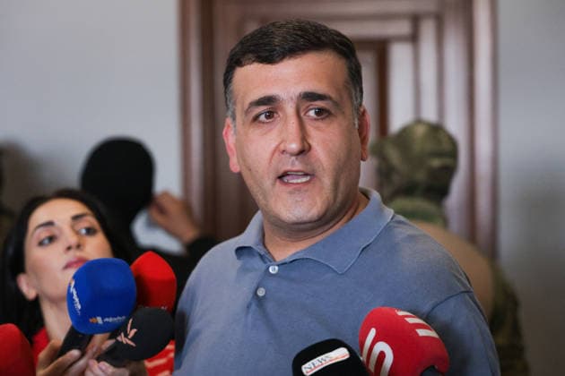 ARMENIA, YEREVAN - AUGUST 25, 2026: Candidate for the Armenia Alliance Narek Mantashyan talks to journalists outside an apartment of Levon Kocharyan, a member of the Armenia faction (Alliance Armenia) in the National Assembly of Armenia and son of former Armenian President Robert Kocharyan (1998-2008). The Armenian Anti-Corruption Committee accuses Robert Kocharyan of using his official position to acquire property at a price below its market value. Alexander Patrin TASS  96623777