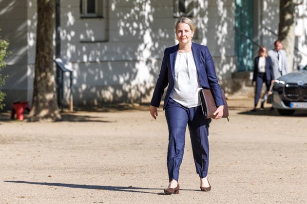 Kabinettsklausur Stefanie Hubig (SPD), Bundesministerin fuer Justiz und Verbraucherschutz, bei einer Kabinettsklausur am 25.08.26 in der Schloss Neuhardenberg in Brandenburg. Brandenburg Deutschland Schloss Neuhardenberg *** Cabinet Retreat: Stefanie Hubig (SPD), Federal Minister of Justice and Consumer Protection, at a cabinet retreat on August 25, 2026, at Neuhardenberg Castle in Brandenburg, Germany; Neuhardenberg Castle