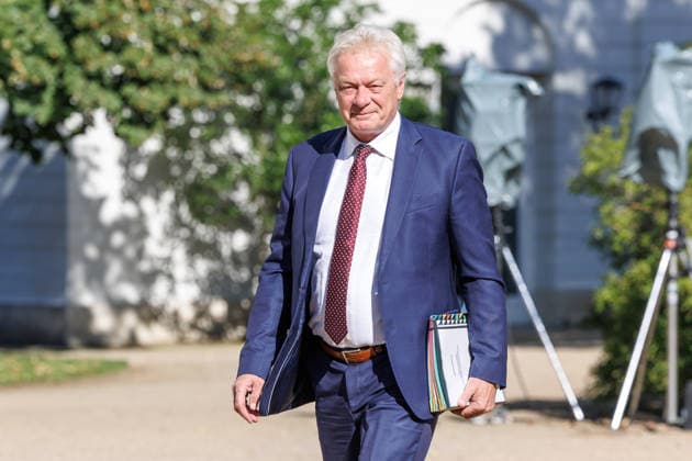 Kabinettsklausur Alois Rainer (CSU), Minister fuer Ernaehrung und Landwirtschaft, bei einer Kabinettsklausur am 25.08.26 in der Schloss Neuhardenberg in Brandenburg. Brandenburg Deutschland Schloss Neuhardenberg *** Cabinet Retreat: Alois Rainer (CSU), Minister of Food and Agriculture, at a cabinet retreat on August 25, 1926, at Neuhardenberg Castle in Brandenburg, Germany; Neuhardenberg Castle