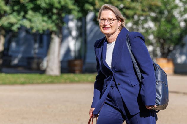 Kabinettsklausur Stefanie Hubig (SPD), Bundesministerin fuer Justiz und Verbraucherschutz, bei einer Kabinettsklausur am 25.08.26 in der Schloss Neuhardenberg in Brandenburg. Brandenburg Deutschland Schloss Neuhardenberg *** Cabinet Retreat: Stefanie Hubig (SPD), Federal Minister of Justice and Consumer Protection, at a cabinet retreat on August 25, 2026, at Neuhardenberg Castle in Brandenburg, Germany; Neuhardenberg Castle