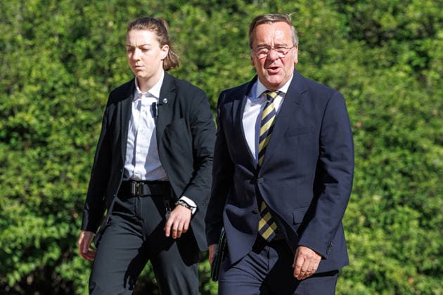 Kabinettsklausur Boris Pistorius (SPD), Bundesminister der Verteidigung, bei einer Kabinettsklausur am 25.08.26 in der Schloss Neuhardenberg in Brandenburg. Brandenburg Deutschland Schloss Neuhardenberg *** Cabinet Retreat: Boris Pistorius (SPD), Federal Minister of Defense, at a cabinet retreat on August 25, 2026, at Neuhardenberg Castle in Brandenburg, Germany. Neuhardenberg Castle