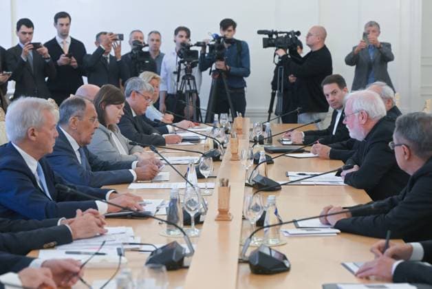Russia Vatican 9228320 25.08.2026 Russian Foreign Minister Sergey Lavrov, 2nd left, and Vatican s Secretary for Relations with States archbishop Paul Richard Gallagher, 2nd right, attend a meeting in Moscow, Russia. Sergey Guneev Sputnik Moscow Russia  Copyright: xSergeyxGuneevx
