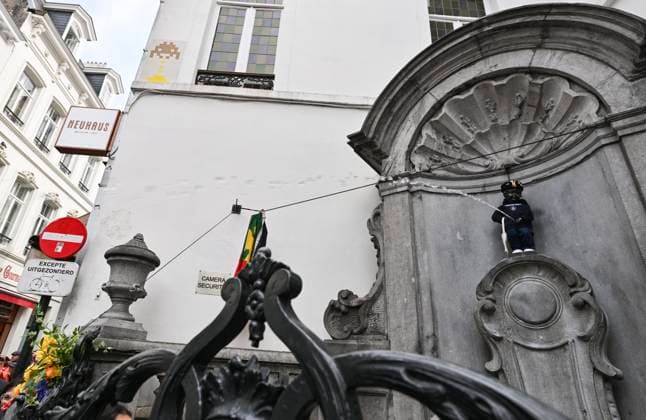 Manneken Pis Becomes A Student BRUSSELS, BELGIUM - AUGUST 25 : UCLouvain in Brussels presents the Manneken-Pis with a student s outfit.The ceremony is followed by a procession to Rue de l Étuve, where the outfit is unveiled...on August 25, 2026 in Brussels, Belgium, 25 08 2026 Brussels Belgium  Copyright: xBertxVanxDenxBrouckex