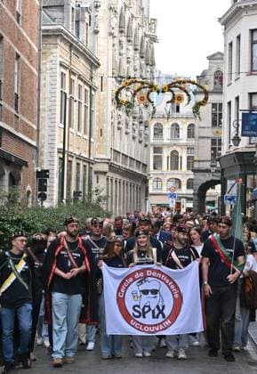Manneken Pis Becomes A Student BRUSSELS, BELGIUM - AUGUST 25 : UCLouvain in Brussels presents the Manneken-Pis with a student s outfit.The ceremony is followed by a procession to Rue de l Étuve, where the outfit is unveiled...on August 25, 2026 in Brussels, Belgium, 25 08 2026 Brussels Belgium  Copyright: xBertxVanxDenxBrouckex