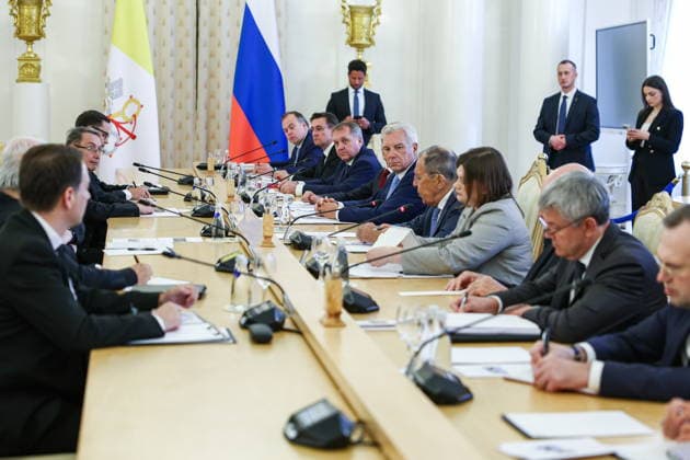RUSSIA, MOSCOW - AUGUST 25, 2026: Russia s Foreign Minister Sergei Lavrov (4th R) looks on during a meeting with Archbishop Paul Richard Gallagher, Vatican s Secretary for Relations with States, at the Reception House of the Russian Foreign Ministry. Sergei Bulkin TASS  96626001