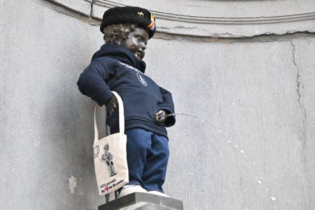 Manneken Pis Becomes A Student BRUSSELS, BELGIUM - AUGUST 25 : UCLouvain in Brussels presents the Manneken-Pis with a student s outfit.The ceremony is followed by a procession to Rue de l Étuve, where the outfit is unveiled...on August 25, 2026 in Brussels, Belgium, 25 08 2026 Brussels Belgium  Copyright: xBertxVanxDenxBrouckex
