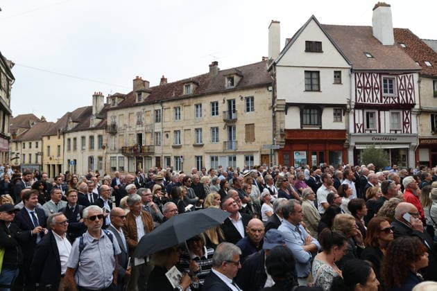 Francois Patriat Funeral - Semur-en-Auxois Atmosphere during the funeral of French senator and former minister François Patriat at the Collégiale Notre-Dame in his birth town of Semur-en-Auxois, Côte-d’Or, France on August 25, 2026. Patriat, former Socialist ,was the group leader of Macron s party in the Senate. He died at 83 following a serious cycling accident. Photo by Raphael Lafargue ABACAPRESS.COM Semur-en-Auxois France  Copyright: xLafarguexRaphael ABACAx