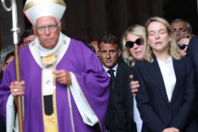 Francois Patriat Funeral - Semur-en-Auxois President Emmanuel Macron during the funeral of French senator and former minister François Patriat at the Collégiale Notre-Dame in his birth town of Semur-en-Auxois, Côte-d’Or, France on August 25, 2026. Patriat, former Socialist ,was the group leader of Macron s party in the Senate. He died at 83 following a serious cycling accident. Photo by Raphael Lafargue ABACAPRESS.COM Semur-en-Auxois France  Copyright: xLafarguexRaphael ABACAx