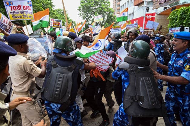 Protest Erupts in Bihar s Patna Patna Aug 25 (ANI): Protesters and security personnel scuffle during the protest, demanding the cancellation of the 70th BPSC examination, while condemning the alleged irregularities in the competitive examination, in Patna on Tuesday. Patna Bihar India Copyright: xANIx ANI_20260825122
