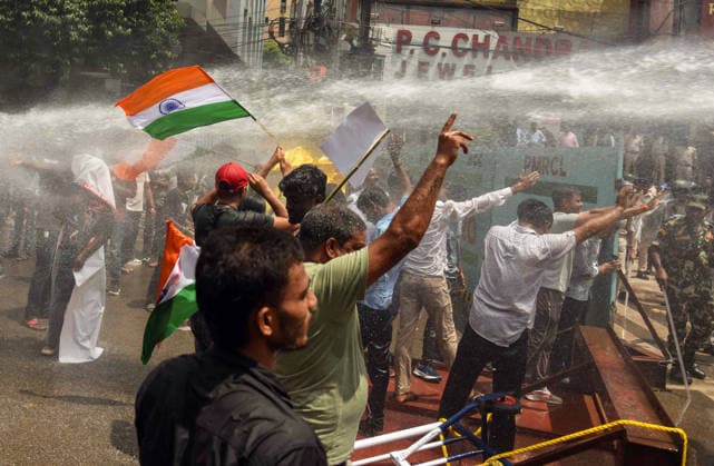 Protest Erupts in Bihar s Patna Patna, Aug 25 (ANI): Security personnel use water cannons to disperse members of the All Bihar Students Association as they take out a ˜Lok Bhavan March, demanding the cancellation of the 70th BPSC examination, while condemning the alleged irregularities in the competitive examination, in Patna on Tuesday. Patna Bihar India Copyright: xANIx ANI_20260825130