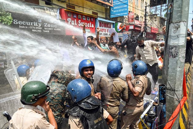 Students stage a protest demanding cancellation of the 70th BPSC examination Patna, Aug 25 (ANI): Police use water cannons to disperse the students marching towards Raj Bhavan from Gandhi Maidan, demanding cancellation of the 70th BPSC examination, in Patna on Tuesday. Patna Bihar INDIA Copyright: xANIx ANI_20260825190