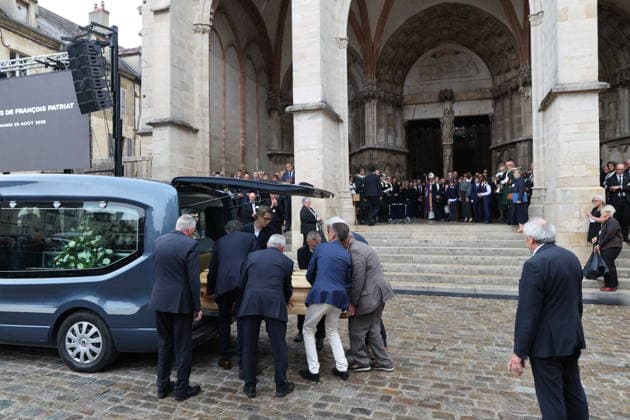 Francois Patriat Funeral - Semur-en-Auxois The coffin during the funeral of French senator and former minister François Patriat at the Collégiale Notre-Dame in his birth town of Semur-en-Auxois, Côte-d’Or, France on August 25, 2026. Patriat, former Socialist ,was the group leader of Macron s party in the Senate. He died at 83 following a serious cycling accident. Photo by Raphael Lafargue ABACAPRESS.COM Semur-en-Auxois France  Copyright: xLafarguexRaphael ABACAx