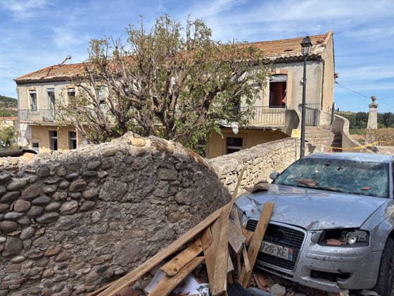 Illustration of the village of Pomas, partially destroyed after the tornado struck in the Aude department (11). The tornado struck Pomas on Monday around 5:20 p.m. Many roofs were torn off and houses were blown away. Météo France had placed several departments in the Southwest, including the Aude, under an orange alert for thunderstorms, citing the risk of locally severe weather. 39 people were injured in Pomas, Aude, France, on August 25, 2026 Valérian Wagner Bestimage Image showing the village of Pomas, partially destroyed after a tornado struck the Aude department 11 The tornado hit Pomas on Monday around 5:20 p.m. Numerous roofs were torn off, and houses were blown apart. Météo-France had placed several southwestern departments—includi  Copyright: xValÃ rianxWagner BestimagexValÃ rianxWagner Bestimagex