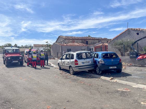 Illustration of the village of Pomas, partially destroyed after the tornado struck the Aude department (11). The tornado struck Pomas on Monday around 5:20 p.m. Many roofs were torn off and houses were blown away. Météo France had placed several departments in the Southwest, including the Aude, under an orange thunderstorm alert, citing the risk of locally severe weather. 39 people were injured in Pomas, Aude, France, on August 25, 2026 Valérian Wagner Bestimage Image showing the village of Pomas, partially destroyed after a tornado struck the Aude department 11 The tornado hit Pomas on Monday around 5:20 p.m. Numerous roofs were torn off, and houses were blown apart. Météo France had placed several southwestern departments—including Aude—  Copyright: xValÃ rianxWagner BestimagexValÃ rianxWagner Bestimagex