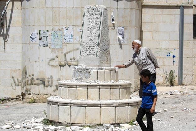 Far-right Israeli lawmaker smashes Palestinian memorial in West Bank NABLUS, WEST BANK, PALESTINE - AUGUST 25: Palestinians inspect the damage to a Palestinian memorial, which was smashed with a sledgehammer by far-right Israeli lawmaker Zvi Sukkot and those accompanying him, who entered the village of Madama near Nablus in the northern West Bank under the protection of Israeli soldiers, on August 25, 2026. Far-right lawmaker Sukkot and those accompanying him raided the village of Madama in Nablus in the early morning under the protection of Israeli soldiers. Far-right Israeli lawmaker Zvi Sukkot along with three people accompanying him, smashed the memorial with sledgehammers and also recorded the others attacking the memorial with his pho  Copyright: x2026xAnadoluxNedalxEshtayahx