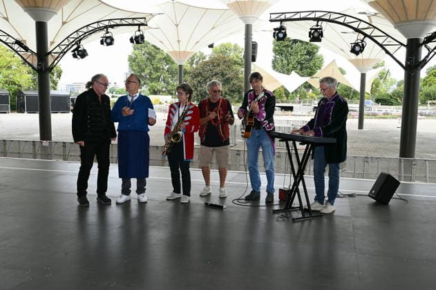Die Band Köbes Underground, eine Musikgruppe im Kölner Karneval und Hausband der alternativen Kölner Karnevalsveranstaltung Stunksitzung, posiert auf der Bühne bei der PK zum Auftritt der Band am 04.09.2026 im Kölner Tanzbrunnen. *** The band Köbes Underground, a group that performs during Cologne Carnival and serves as the house band for the alternative Cologne Carnival event Stunksitzung, poses on stage at the press conference for the band’s performance on September 4, 2026, at Cologne’s Tanzbrunnen.