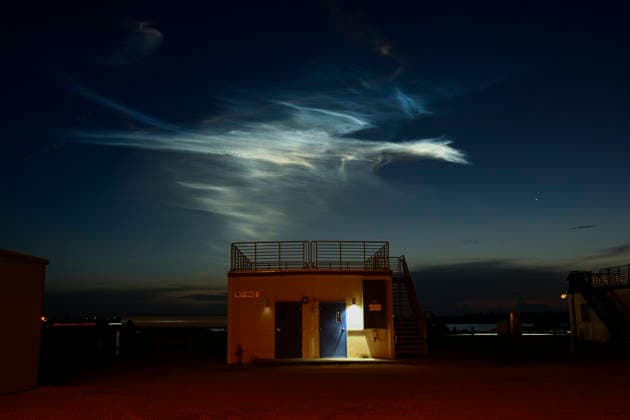 The exhaust plume shines in the dawn sky following the launch of the SpaceX Falcon 9 rocket from Cape Canaveral Space Force Station, Florida on Tuesday August 25, 2026. SpaceX launched an additional 29 Starlink satellites at 5:33 AM from Launch Complex 40.  CCP20260825006 JOExMARINO