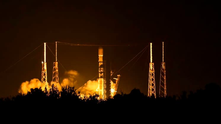August 25, 2026, Merritt Island, Florida, USA: A SpaceX Falcon 9 rocket carrying 29 Starlink satellites, lifts off from Space Launch Complex-40 at Cape Canaveral Space Force Station, Florida, at 5:33 a.m. EDT on Aug. 25, 2026. Merritt Island USA - ZUMAb267 20260825_znp_b267_003 Copyright: xCharlesxBriggsx