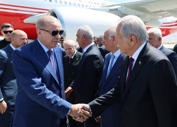 Turkish President Recep Tayyip Erdogan MUS, TURKIYE - AUGUST 25: (----EDITORIAL USE ONLY - MANDATORY CREDIT - TURKISH PRESIDENCY MURAT CETINMUHURDAR HANDOUT - NO MARKETING NO ADVERTISING CAMPAIGNS - DISTRIBUTED AS A SERVICE TO CLIENTS----) Turkish President Recep Tayyip Erdogan is welcomed by Turkish Grand National Assembly Deputy Speaker Celal Adan (R) after arriving at Mus Sultan Alparslan Airport to attend programs in Bitlis, Turkiye, on August 25, 2026. Turkish Presidency Murat Cetinmuhurdar Anadolu Mus Turkey. Editorial use only. Please get in touch for any other usage.  Copyright: x2026xAnadoluxTurkishxPresidency xMuratxCetinmuhurdarx