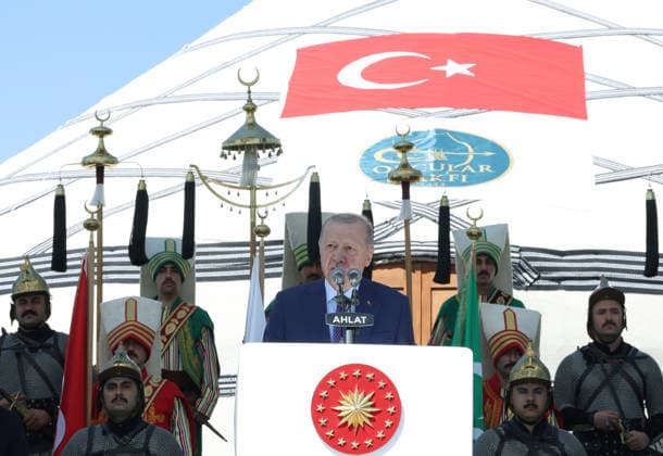 Turkish President Recep Tayyip Erdogan BITLIS, TURKIYE - AUGUST 25: (----EDITORIAL USE ONLY - MANDATORY CREDIT - TURKISH PRESIDENCY MUSTAFA KAMACI HANDOUT - NO MARKETING NO ADVERTISING CAMPAIGNS - DISTRIBUTED AS A SERVICE TO CLIENTS----) Turkish President Recep Tayyip Erdogan delivers a speech as he attends a ceremony marking the 955th anniversary of the Manzikert (Malazgirt) Victory during the Ahlat Events Area Program at the Recep Tayyip Erdogan Nation s Garden in the Ahlat district of Bitlis, Turkiye, on August 25, 2026. Tur Presidency Mustafa Kamaci Anadolu Bitlis Turkey. Editorial use only. Please get in touch for any other usage.  Copyright: x2026xAnadoluxTurxPresidency MustafaxKamacix