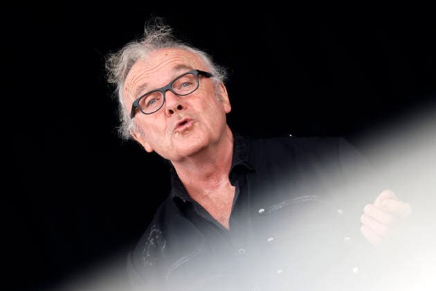 Sänger Ecki Pieper von der Kölner Musik-Comedy Band Köbes Underground, eine bekannte Musikgruppe im Kölner Karneval und Hausband der alternativen Kölner Karnevalsveranstaltung Stunksitzung , posiert auf der Bühne bei der Pressekonferenz zum Auftritt der Band am 04.09.2026 im Kölner Tanzbrunnen. Köln, 25.08.2026 NRW Deutschland *** Singer Ecki Pieper of the Cologne-based music comedy band Köbes Underground, a well-known group in the Cologne Carnival scene and the house band for the alternative Cologne Carnival event Stunksitzung, poses on stage during the press conference for the band’s performance on September 4, 2026, at the Tanzbrunnen in Cologne, August 25, 2026, North Rhine-Westphalia, Germany Copyright: xChristophxHardtx