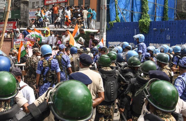 Students stage a protest demanding cancellation of the 70th BPSC examination Patna, Aug 25 (ANI): Heavy police deployment at the protest site as students march towards Raj Bhavan from Gandhi Maidan, demanding cancellation of the 70th BPSC examination, in Patna on Tuesday. Patna Bihar India Copyright: xANIx ANI_20260825258