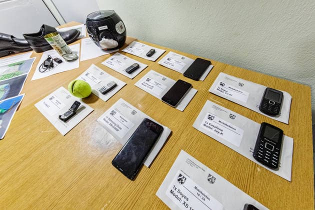 25.08.2026. Köln. Haftraumkontrolle in der JVA Köln Ossendorf. Abläufe und Maßnahmen zum Auffinden von Betäubungsmitteln und Mobiltelefonen. Köln Justizvollzugsanstalt Köln-Ossendorf Nordrhein-Westfalen Deutschland *** August 25, 2026, Cologne: Cell searches at the Cologne Ossendorf Correctional Facility—procedures and measures for detecting narcotics and cell phones. Cologne, Cologne Ossendorf Correctional Facility, North Rhine-Westphalia, Germany