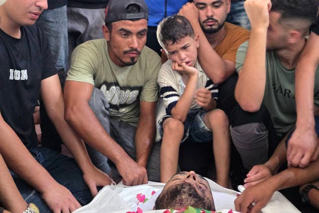 Palestinians Bury Three People in Khan Younis Palestinians attend the funeral of three people in Khan Younis, in the southern Gaza Strip, on August 25, 2026. Two died from wounds sustained in previous Israeli strikes, while the third was killed in an Israeli strike the previous evening. Photo by Tariq Mohammad APA Images Khan Yunis Gaza Strip Palestinian Territory 250826_Khan_Yunis_TM_04(12) Copyright: xapaimagesxTariqxMohammad xapaimagesx