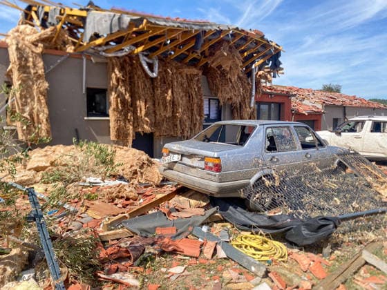 Illustration of the village of Pomas, partially destroyed after the tornado struck the Aude department (11). The tornado struck Pomas on Monday around 5:20 p.m. Many roofs were torn off and houses were blown away. Météo France had placed several departments in the Southwest, including the Aude, under an orange alert for thunderstorms, citing the risk of locally severe weather. Thirty-nine people were injured in Pomas, Aude, France, on August 25, 2026. Sylvain Gelineau, Bestimage. Image showing the village of Pomas, partially destroyed after a tornado struck the Aude department, 11. The tornado struck Pomas on Monday around 5:20 p.m. Numerous roofs were torn off, and houses were blown apart. Météo France had placed several southwestern depa  Copyright: xSylvainxGelineau xBestimagexSylvainxGelineau xBestimagex