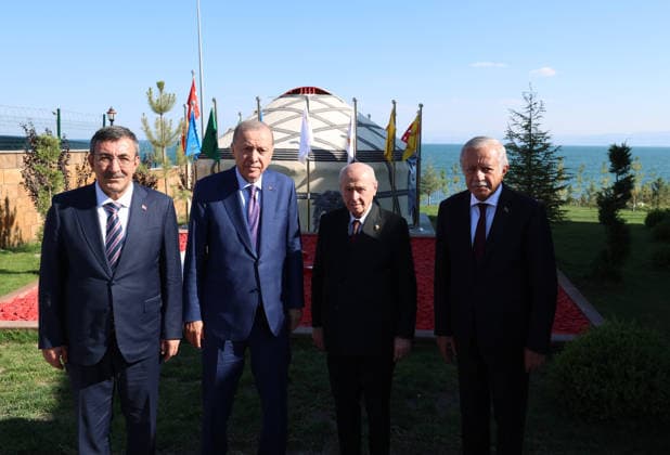 Turkish President Erdogan meets with Devlet Bahceli in Turkiye s Bitlis BITLIS, TURKIYE - AUGUST 25: (----EDITORIAL USE ONLY - MANDATORY CREDIT - TURKISH PRESIDENCY MURAT CETINMUHURDAR HANDOUT - NO MARKETING NO ADVERTISING CAMPAIGNS - DISTRIBUTED AS A SERVICE TO CLIENTS----) Turkish President Recep Tayyip Erdogan (2nd L) meets with Nationalist Movement Party (MHP) Chairman Devlet Bahceli (2nd R) during his visit to Devlet Bey Mansion in the Emir Bayindir Complex as part of ceremonies marking the 955th anniversary of the Victory of Malazgirt in Ahlat district of Bitlis, Turkiye, on August 25, 2026. Turkish Vice President Cevdet Yilmaz (L) also attended the meeting. TUR Presidency Murat Cetinmuhurdar Anadolu Bitlis Turkey. Editorial  Copyright: x2026xAnadoluxTURxPresidency xMuratxCetinmuhurdarx