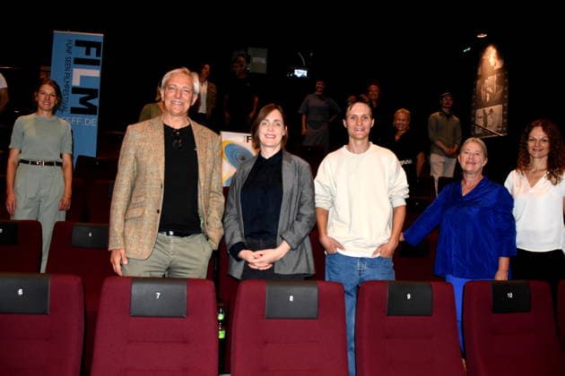 2.v.rechts Matthias Helwig Festivalleiter Pauline Roenneberg Regisseurin Kalter Hund Fabian Halbig Produzent -Liebliengsmenschen Ina Laux Co Kuratorin Reihe -Fragile Spacer -Bund Deutscher Architekten-innen Starnberg 25.08.2026 Kino Breitwand Starnberg 20.FSFF Fuenf Seen Filmvestival Pressekonferenz Foto Starnberg *** 2nd from the right: Matthias Helwig, Festival Director; Pauline Roenneberg, Director of *Kalter Hund*; Fabian Halbig, Producer of *Liebliengsmenschen*; Ina Laux, Co-Curator of the *Fragile Spacer* series; Association of German Architects in Starnberg; August 25, 2026; Kino Breitwand, Starnberg; 20th FSFF FFive Lakes Film Festival Press Conference Photo Starnberg