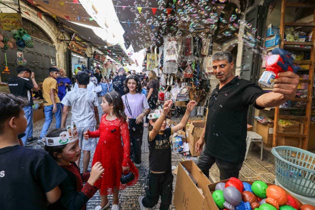 Nablus marks Mawlid al-Nabi with decorations and street celebrations NABLUS, WEST BANK - AUGUST 25: Streets and roads are decorated as Palestinians gather at shopping areas and distribute sweets to mark Mawlid al-Nabi, the anniversary of the birth of Prophet Muhammad, in Nablus, West Bank, Palestine on August 25, 2026. Nedal Eshtayah Anadolu Nablus West Bank. Editorial use only. Please get in touch for any other usage.  Copyright: x2026xAnadoluxNedalxEshtayahx