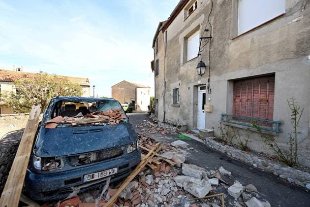 The day after the tornado that struck the village of Pomas PHOTOPQR LA DEPECHE DU MIDI LAURENT DARD POMAS 08 25 2026 DDM LAURENT DARD POMAS SMALL VILLAGE IN THE AUDE DEPARTMENT DEVASTATED BY A TORNADE ON AUGUST 24, 2026, LATE IN THE DAY. THIS MORNING, RESIDENTS ARE AT WORK CLEARING DEBRIS The day after a tornado of rare intensity devastated the village of Pomas in southern France on August 25, 2026 Local Caption POMAS, AUDE, France  Copyright: xPHOTOPQR LAxDEPECHExDUxMIDI MAXPxLAURENTxDARDx 20260825DDM0082 20260825DDM0082