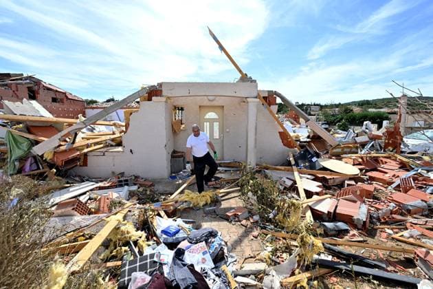The day after the tornado that struck the village of Pomas PHOTOPQR LA DEPECHE DU MIDI LAURENT DARD POMAS 08 25 2026 DDM LAURENT DARD POMAS SMALL VILLAGE IN THE AUDE DEPARTMENT DEVASTATED BY A TORNADE ON AUGUST 24, 2026, LATE IN THE DAY. THIS MORNING, RESIDENTS ARE AT WORK CLEARING THE DEBRIS The day after a tornado of rare intensity devastated the village of Pomas in southern France on August 25, 2026 Local Caption POMAS, AUDE, France  Copyright: xPHOTOPQR LAxDEPECHExDUxMIDI MAXPxLAURENTxDARDx 20260825DDM0049 20260825DDM0049