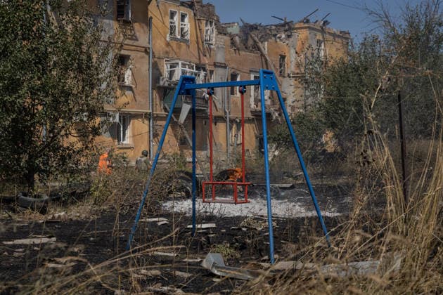 Aftermath of Russian attack on Ukraine s Kramatorsk KRAMATORSK, UKRAINE - AUGUST 25: A view of a swing set amidst a destroyed and charred neighborhood following a Russian airstrike in Kramatorsk, Ukraine, on August 25, 2026. Francisco Richart Anadolu Kramatorsk Ukraine. Editorial use only. Please get in touch for any other usage.  Copyright: x2026xAnadoluxFranciscoxRichartx