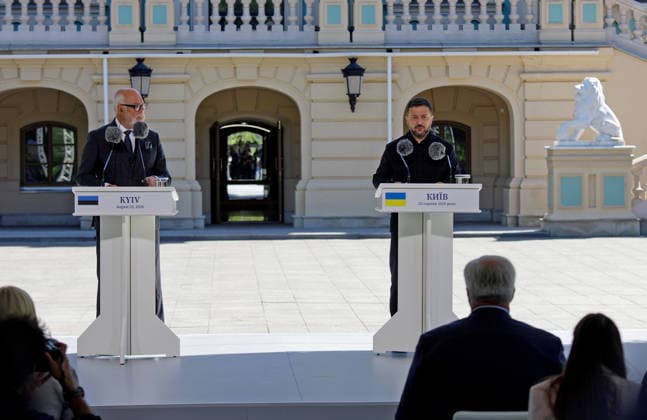 Ukrainian President Volodymyr Zelenskyy (R) and Estonian President Alar Karis hold a joint news conference outside the Mariinskyi Palace following their meeting, Kyiv, Ukraine, August 25, 2026. The leaders discussed security threats, particularly those anticipated in winter, and security cooperation within the Drone Deal framework. As reported, the Estonian President is in Ukraine on his final visit in office. (Photo by Marianna Kotyk Ukrinform) Meeting of Ukrainian, Estonian Presidents in Kyiv  Copyright: xMariannaxKotykx