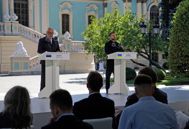 Meeting of Ukrainian, Estonian Presidents in Kyiv Ukrainian President Volodymyr Zelenskyy (R) and Estonian President Alar Karis hold a joint news conference outside the Mariinskyi Palace following their meeting, Kyiv, Ukraine, August 25, 2026. The leaders discussed security threats, particularly those anticipated in winter, and security cooperation within the Drone Deal framework. As reported, the Estonian President is in Ukraine on his final visit in office., Credit:Marianna Kotyk Ukrinform Avalon Ukraine, Kyiv  Copyright: xMariannaxKotykx xUkrinformx xAvalonx 1128437935