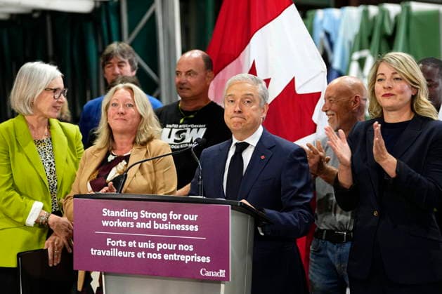 August 25, 2026, Ottawa, On, CAN: Minister of Finance and National Revenue Francois-Philippe Champagne speaks at a news conference on Canada s response to U.S. tariffs, at a roofing company in Ottawa, on Tuesday, Aug. 25, 2026. Ottawa CAN  - ZUMAc35_ 20260825_zaf_c35_013 Copyright: xJustinxTangx