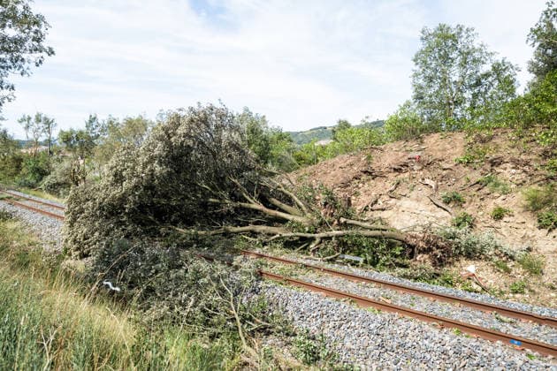 Illustration of the village of Pomas, partially destroyed after the tornado struck in the Aude department (11). The tornado struck Pomas on Monday around 5:20 p.m. Many roofs were torn off and houses were blown away. Météo France had placed several departments in the Southwest, including the Aude, under an orange alert for thunderstorms, citing the risk of locally severe weather. Thirty-nine people were injured in Pomas, Aude, France, on August 25, 2026. Sylvain Gelineau Bestimage. Image showing the village of Pomas, partially destroyed after a tornado struck the Aude department 11. The tornado hit Pomas on Monday around 5:20 p.m. Numerous roofs were torn off, and houses were blown apart. Météo France had placed several southwestern depart  Copyright: xSylvainxGelineau xBestimagexSylvainxGelineau xBestimagex