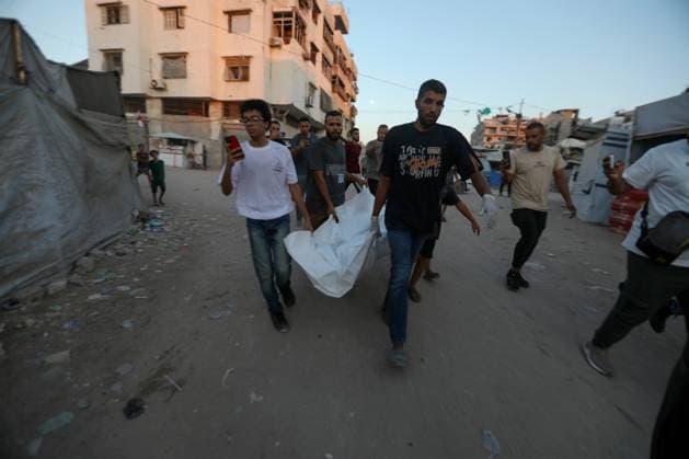 RECORD DATE NOT STATED Three Killed, Others Injured After House Strike in Northern Gaza (INT) Three Killed, Others Injured After House Strike in Northern Gaza August 25, 2026 - Gaza, Palestine: The bodies of Palestinians killed and others injured arrive at Al-Shifa Hospital in Gaza City after a house near Kamal Adwan Hospital in Jabalia, northern Gaza Strip, was struck. According to medical sources, three people were killed and others were injured in the attack. Credit: Hashem Zimmo TheNews2(Foto: Hashem Zimmo Thenews2 imago images) Three Killed, Others Injured After House Strike in Northern Gaza  Copyright: xHashemxZimmox