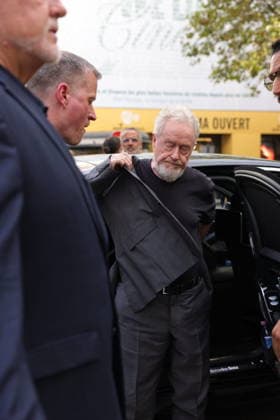 Exclusive: Ridley Scott steps out of the car for the premiere of the film *The Dog Stars* at the Pathé Palace in Paris, France, on August 25, 2026. Jasmine Aissaoui, Bestimage. Exclusive: Ridley Scott steps out of the car for the premiere of the film *The Dog Stars* at the Pathé Palace in Paris, France, on August 25, 2026 Paris France  Copyright: xJasminexAissaouix xBestimagexJasminexAissaouix xBestimagex